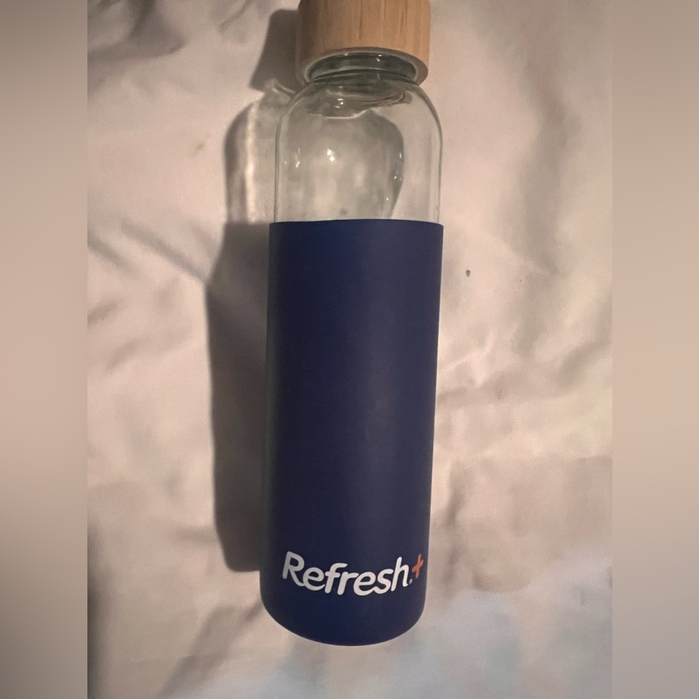 GLASS WATER  BOTTLE WITH SILICONE SLEEVE- SCREW ON TOP- REFRESH BRAND